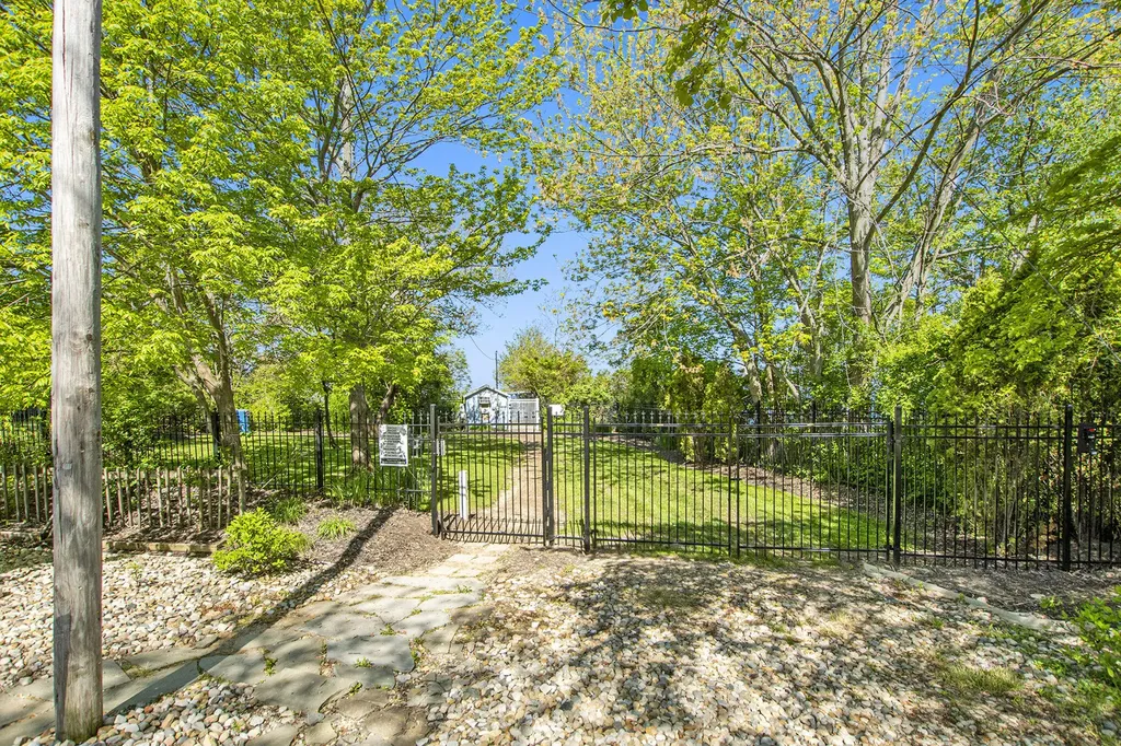 540 East Drive Unknown City MI 49090