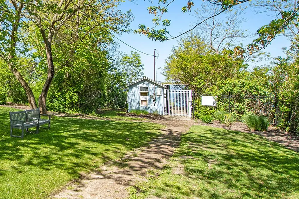 540 East Drive Unknown City MI 49090