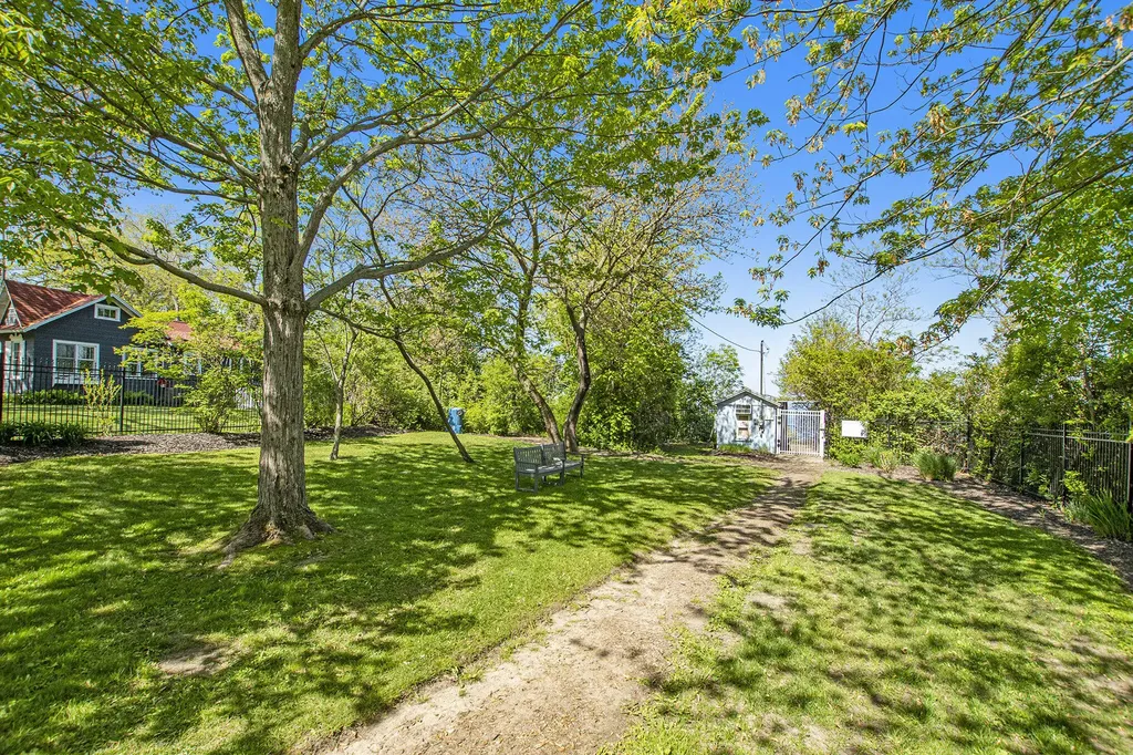 540 East Drive Unknown City MI 49090