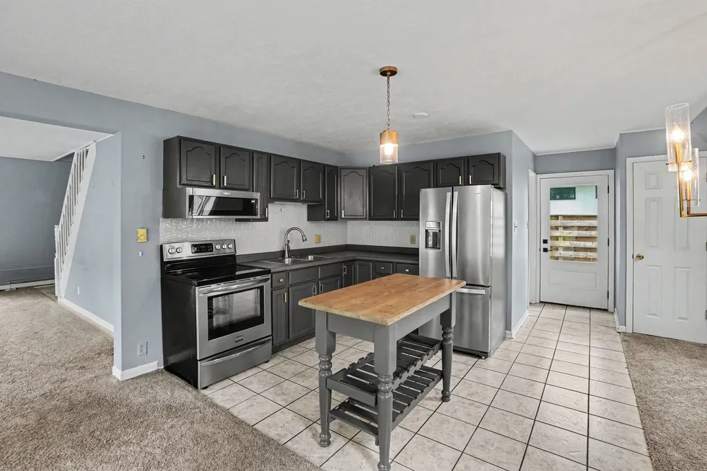 540 East Drive Unknown City MI 49090