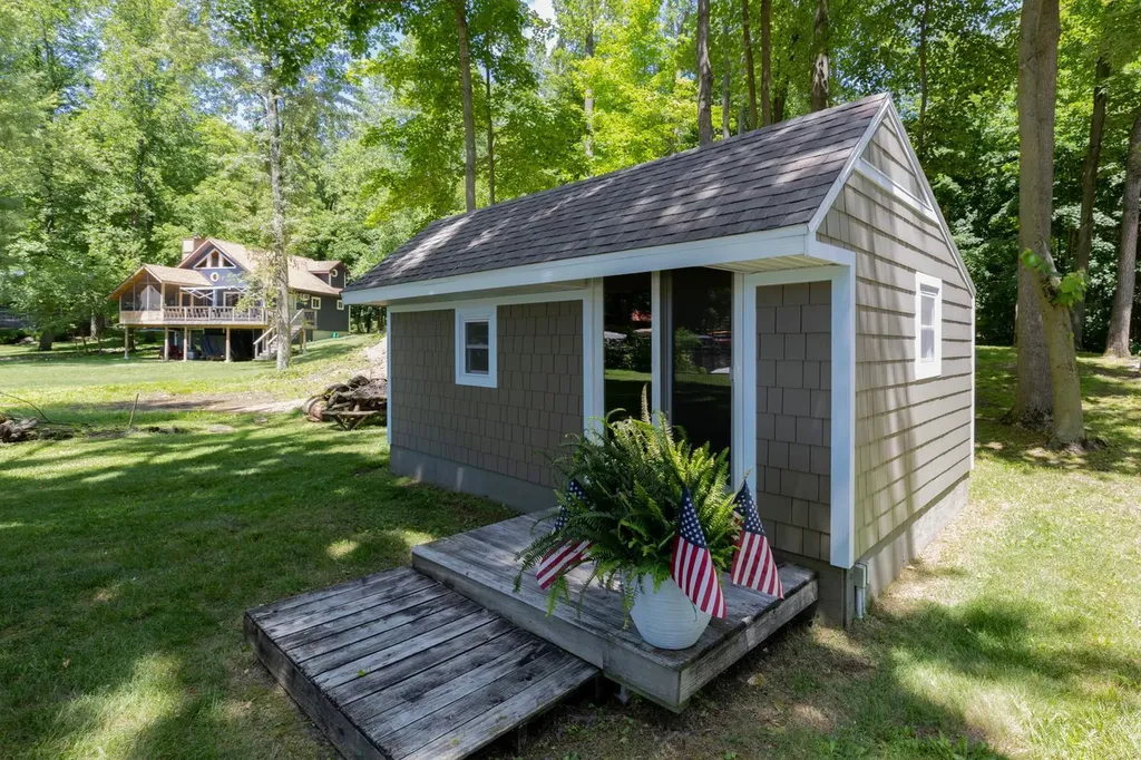 61626 Lagoon Drive Penn Township MI 49031