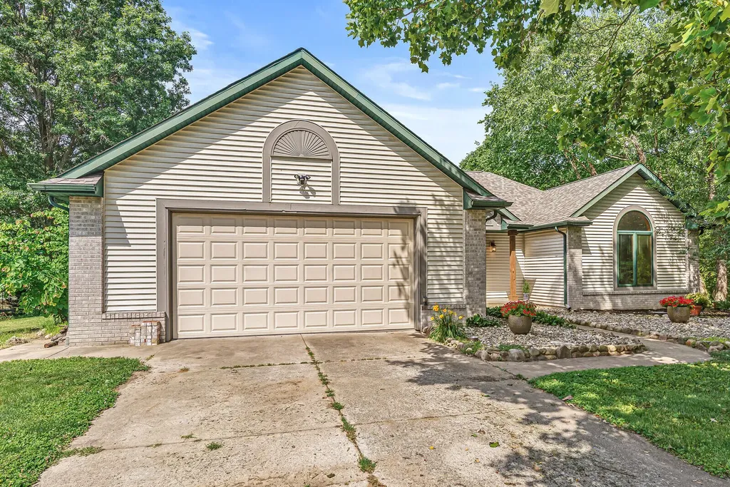 12033 Shavehead Porter Township MI 49061