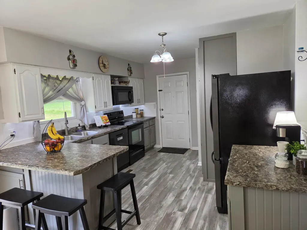 27853 Burmax Park Dowagiac City MI 49047