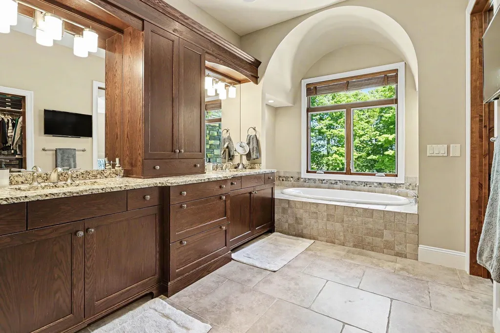4945 S Stockbridge Drive Royalton Township MI 49085