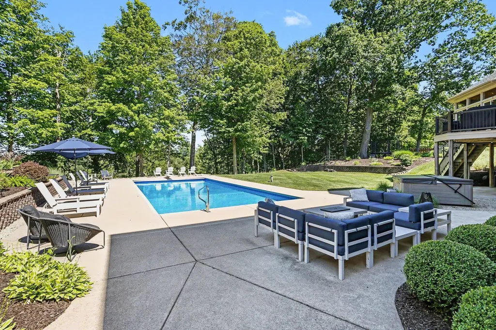 4945 S Stockbridge Drive Royalton Township MI 49085