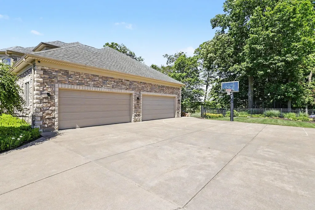 4945 S Stockbridge Drive Royalton Township MI 49085