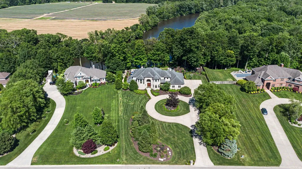 4945 S Stockbridge Drive Royalton Township MI 49085