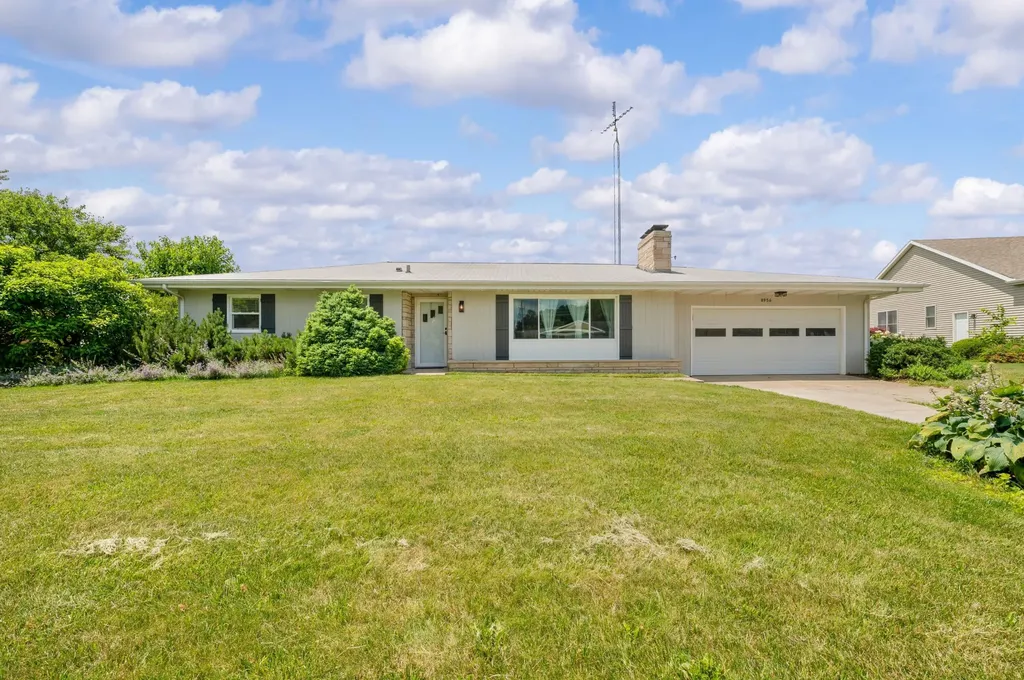 8956 Maplewood Drive Oronoko Charter Township MI 49103