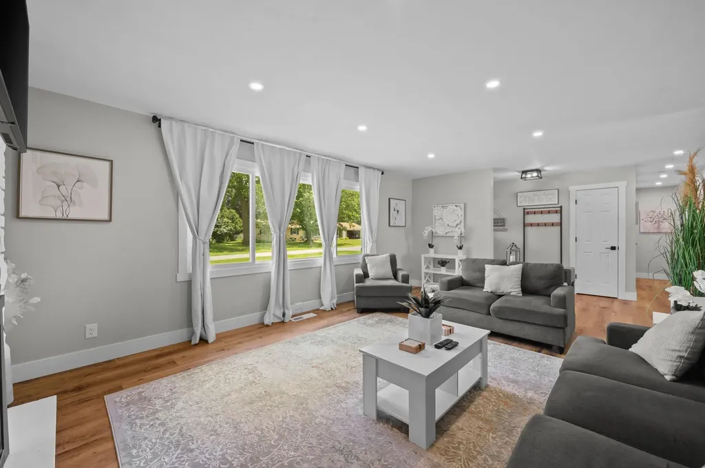 8956 Maplewood Drive Oronoko Charter Township MI 49103