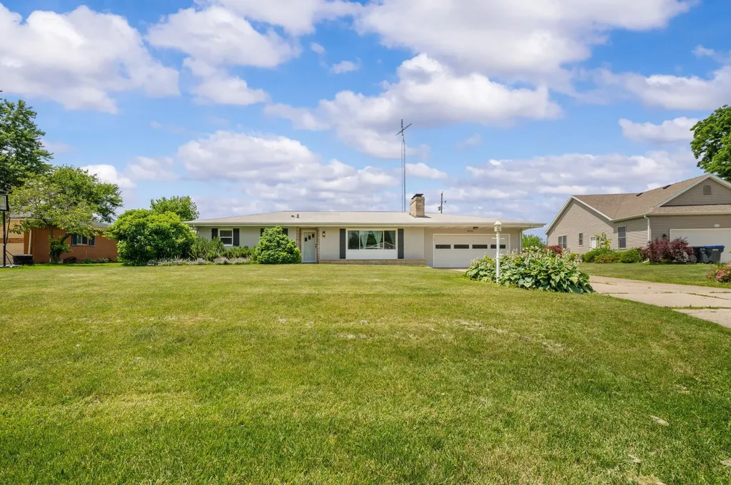 8956 Maplewood Drive Oronoko Charter Township MI 49103