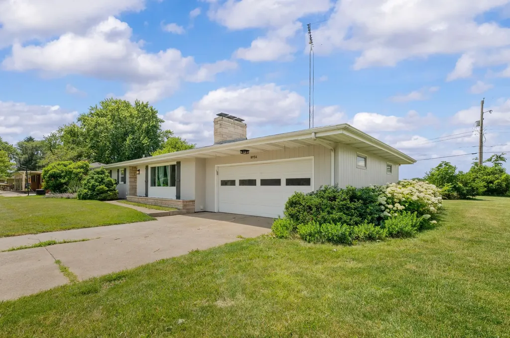 8956 Maplewood Drive Oronoko Charter Township MI 49103