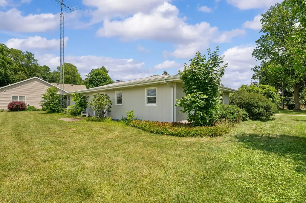 8956 Maplewood Drive Oronoko Charter Township MI 49103