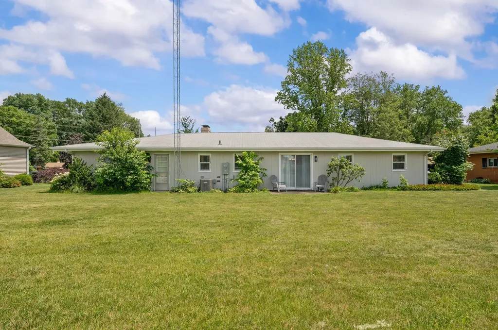 8956 Maplewood Drive Oronoko Charter Township MI 49103