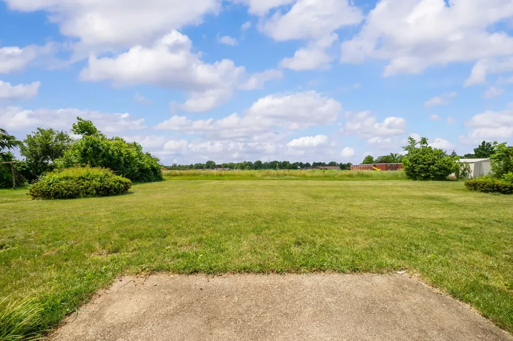 8956 Maplewood Drive Oronoko Charter Township MI 49103