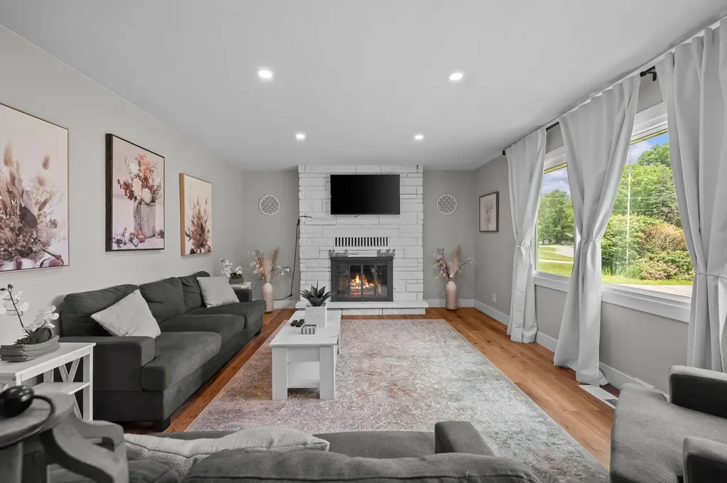 8956 Maplewood Drive Oronoko Charter Township MI 49103