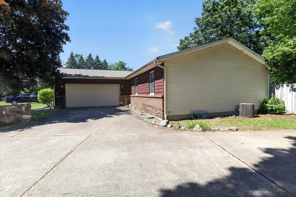 56800 Bow Drive Lockport Township MI 49093