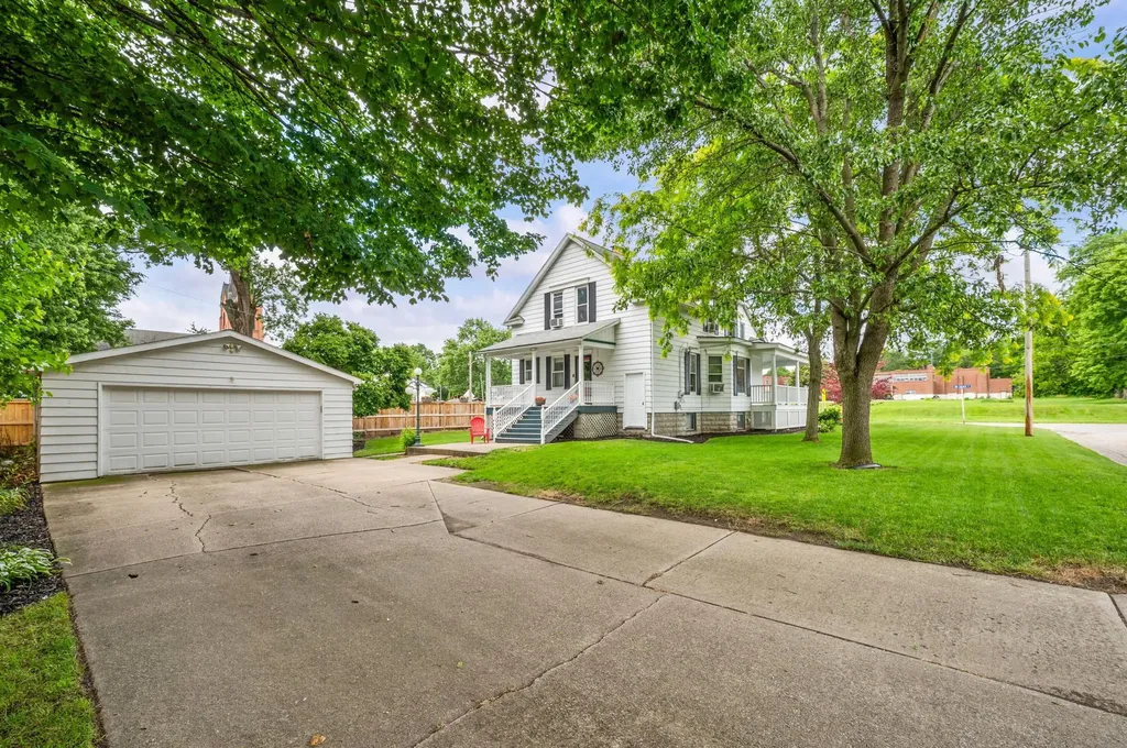 103 S Lincoln Avenue Niles City MI 49120