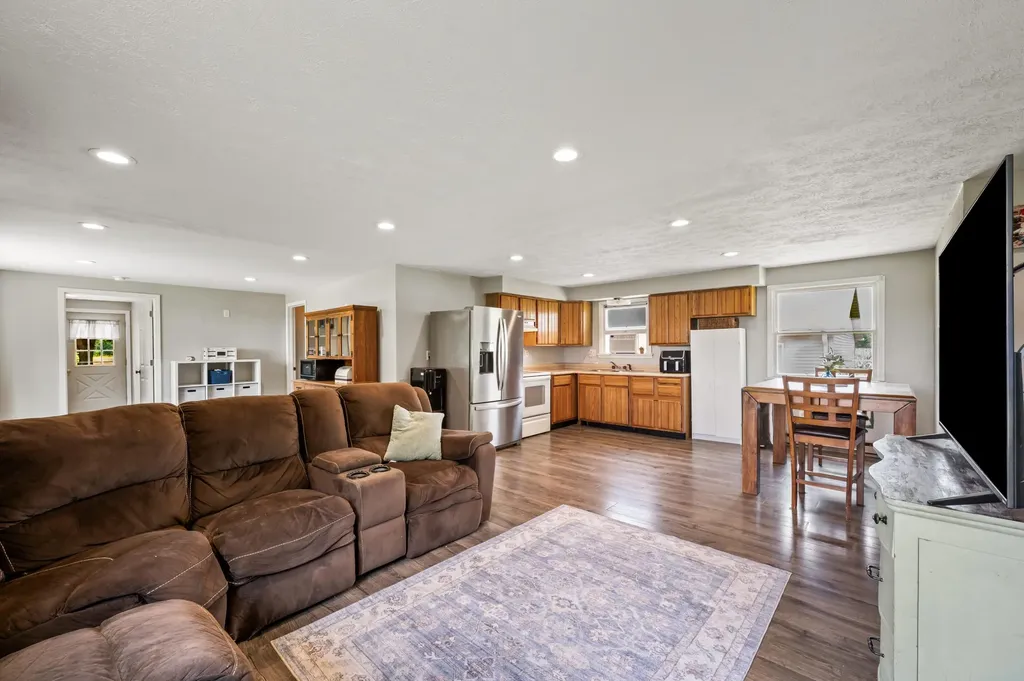 28644 Elm Street Silver Creek Township MI 49047