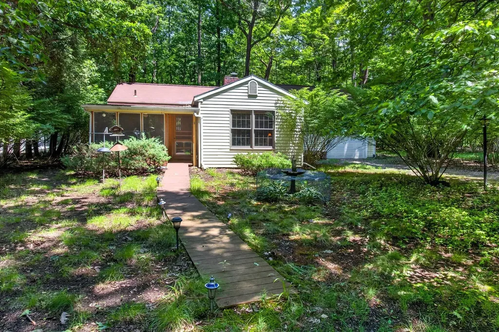 7110 Horseshoe Drive Chikaming Township MI 49128