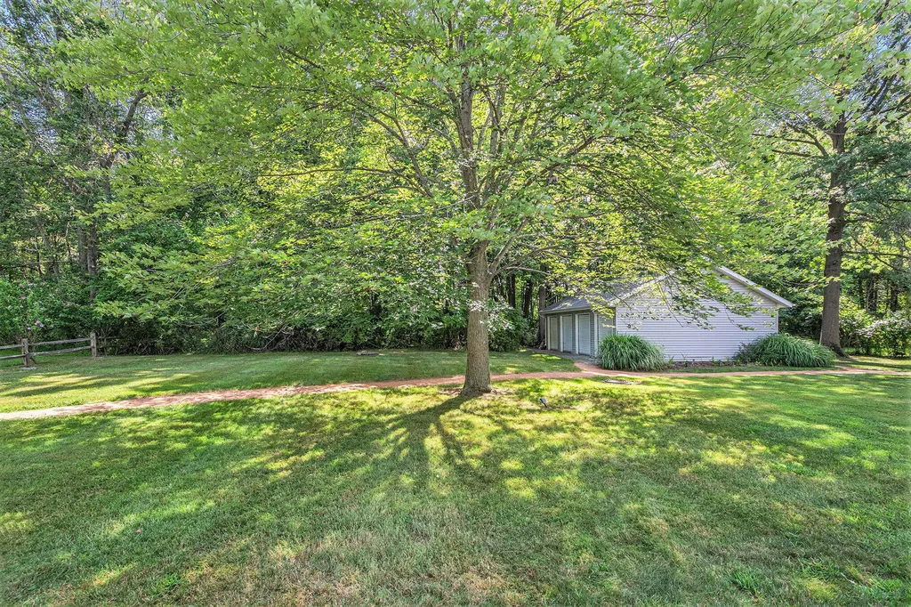 15577 Victor Road Chikaming Township MI 49129