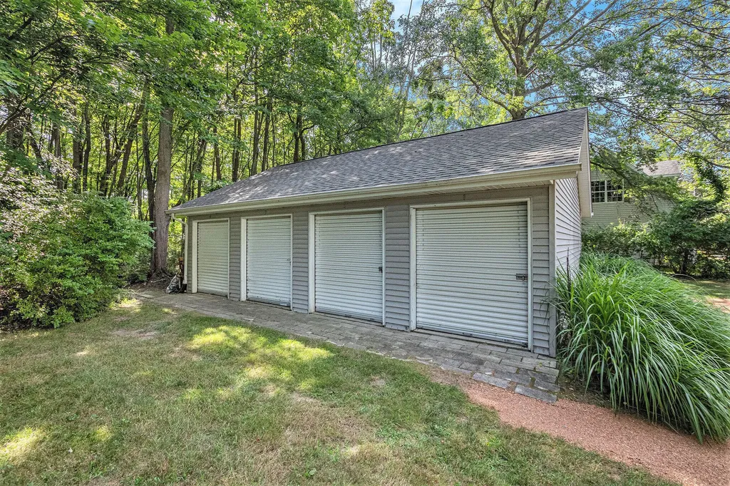 15577 Victor Road Chikaming Township MI 49129
