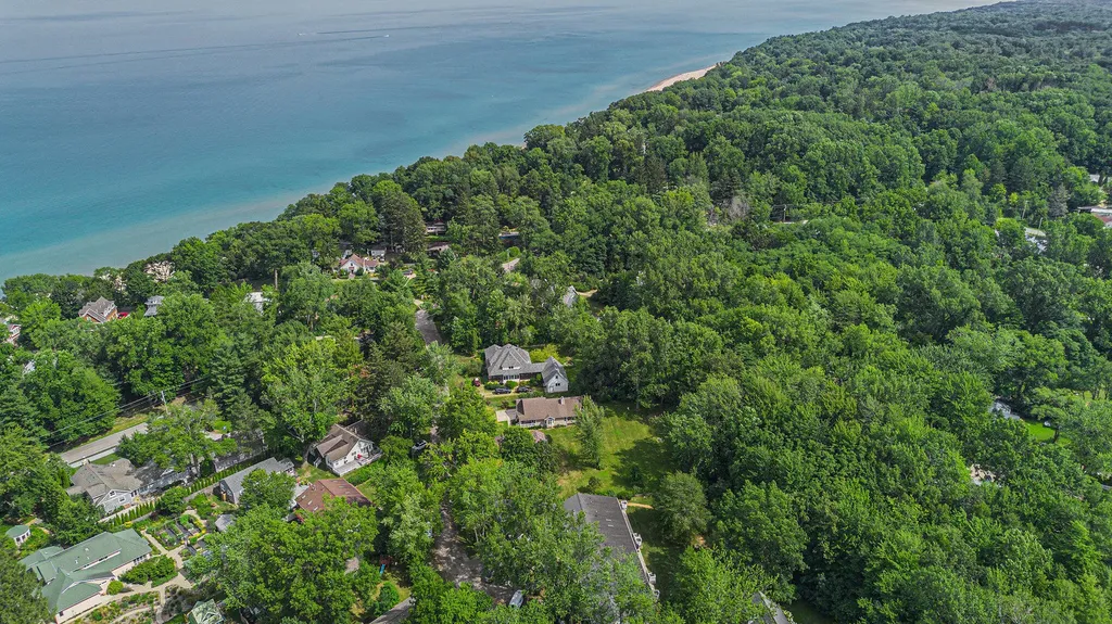 15577 Victor Road Chikaming Township MI 49129