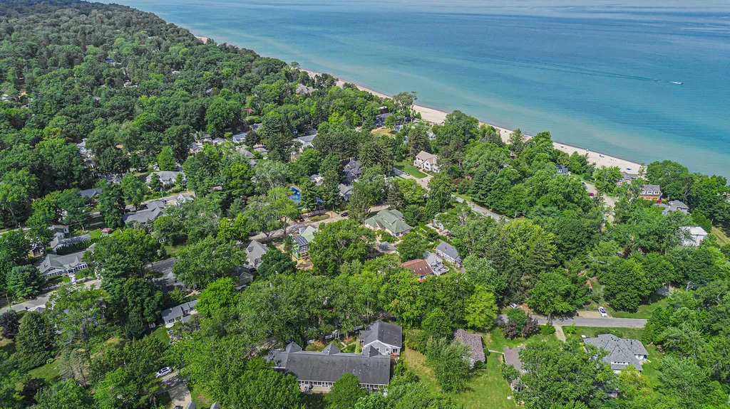 15577 Victor Road Chikaming Township MI 49129