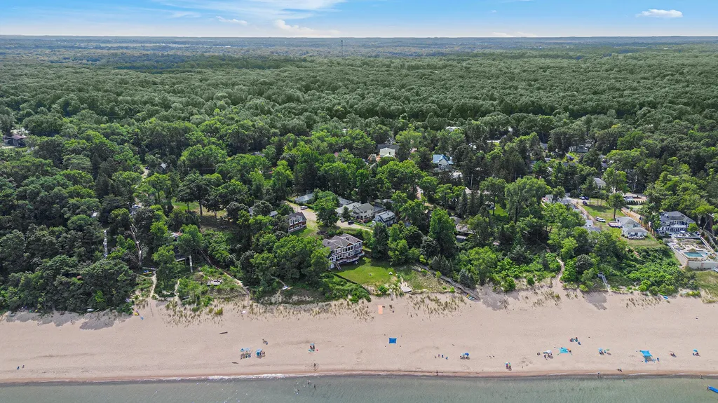 15577 Victor Road Chikaming Township MI 49129