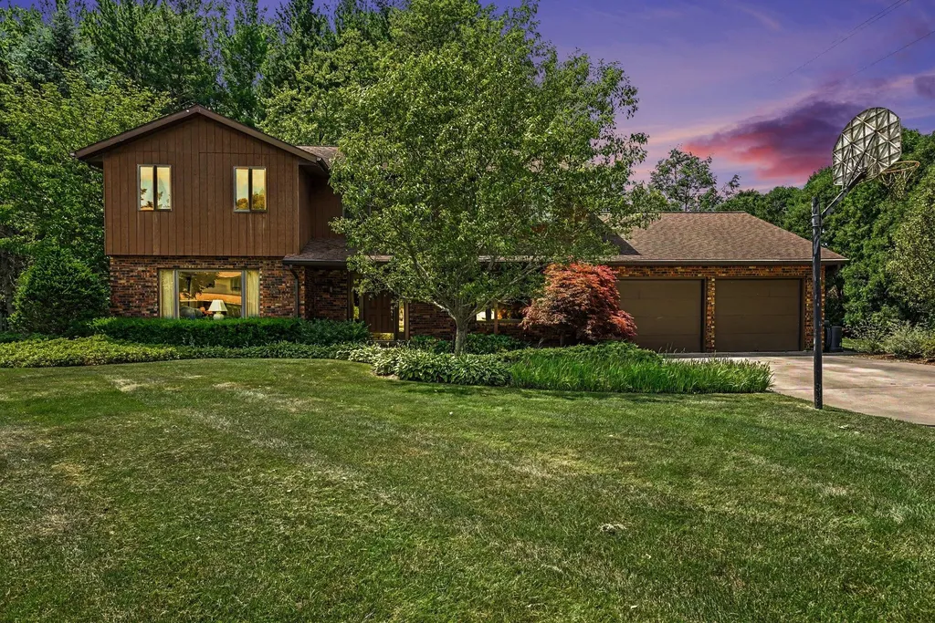 2616 Oakbrook Drive St. Joseph Charter Township MI 49085
