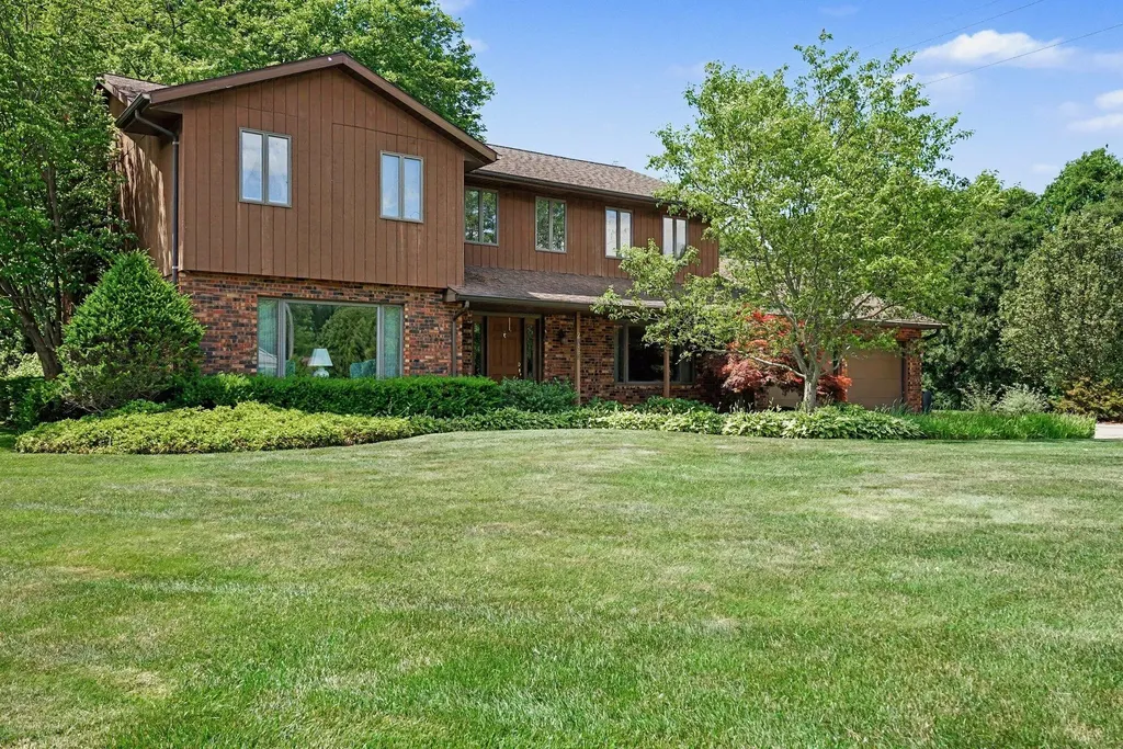 2616 Oakbrook Drive St. Joseph Charter Township MI 49085