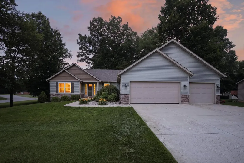 69914 Roy Drive Ontwa Township MI 49112