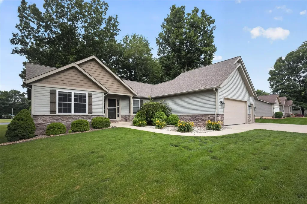 69914 Roy Drive Ontwa Township MI 49112