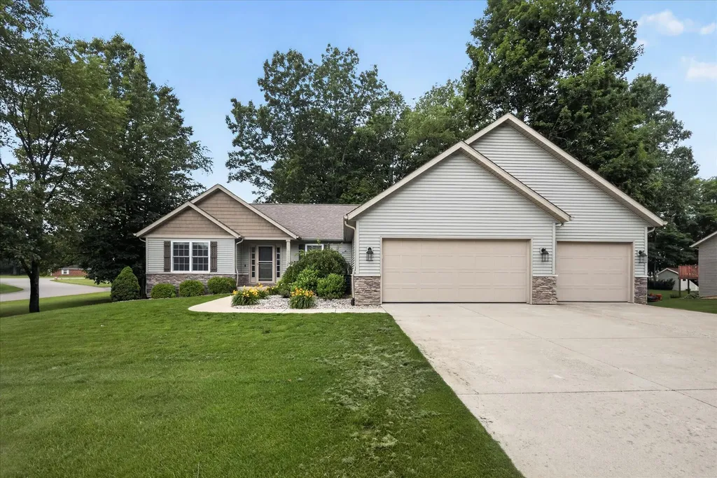 69914 Roy Drive Ontwa Township MI 49112