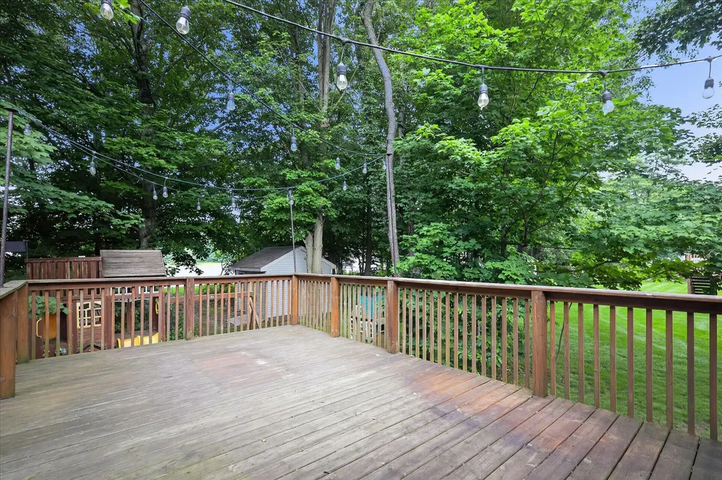 69914 Roy Drive Ontwa Township MI 49112