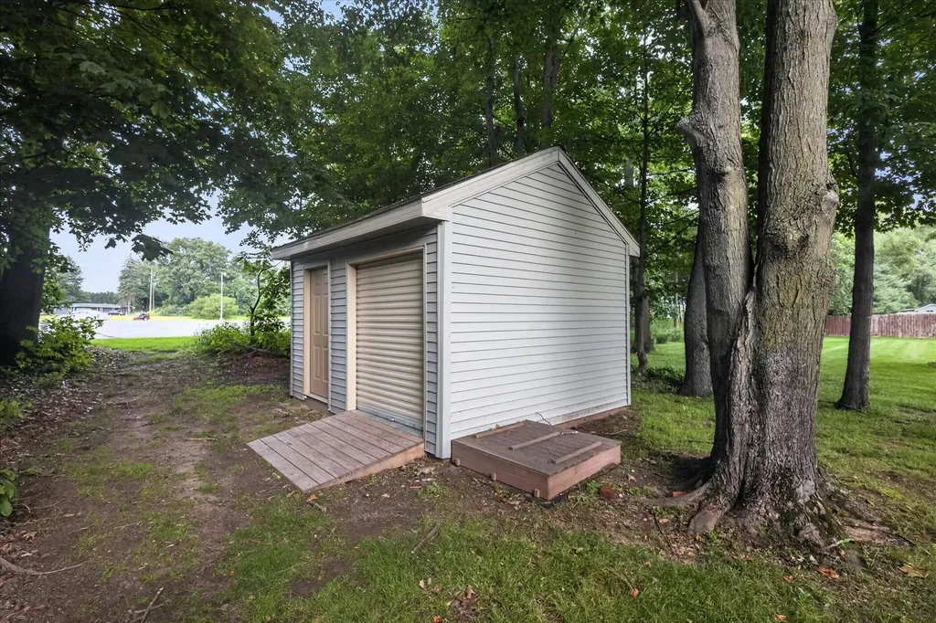 69914 Roy Drive Ontwa Township MI 49112