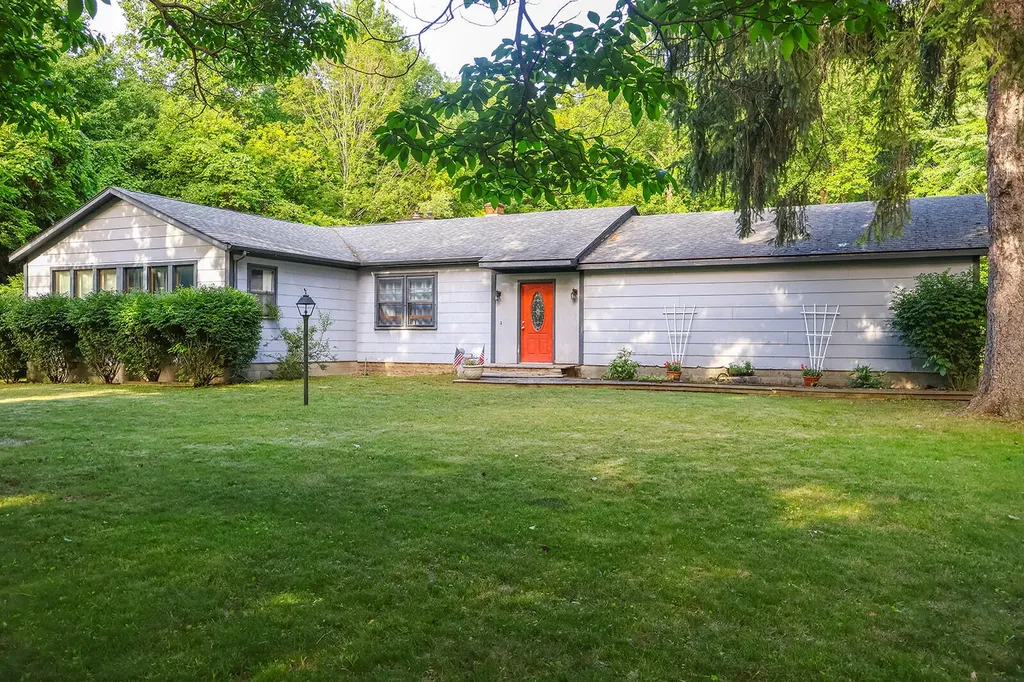12422 Lubke Road New Buffalo Township MI 49117