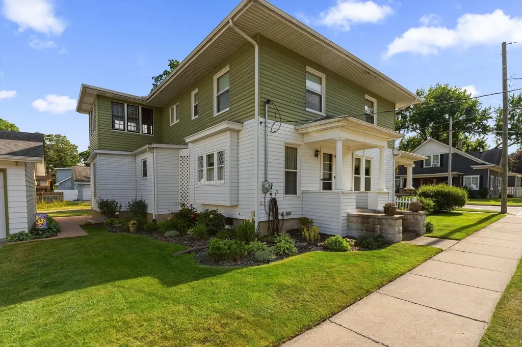 208 Moccasin Street Buchanan City MI 49107
