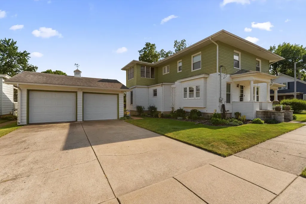 208 Moccasin Street Buchanan City MI 49107