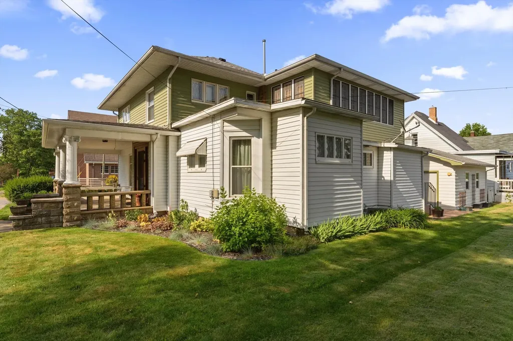 208 Moccasin Street Buchanan City MI 49107