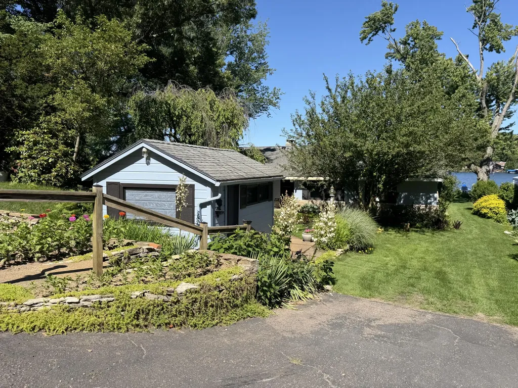 55895 Inn-d-inn Drive Silver Creek Township MI 49047