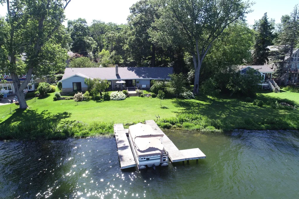 55895 Inn-d-inn Drive Silver Creek Township MI 49047