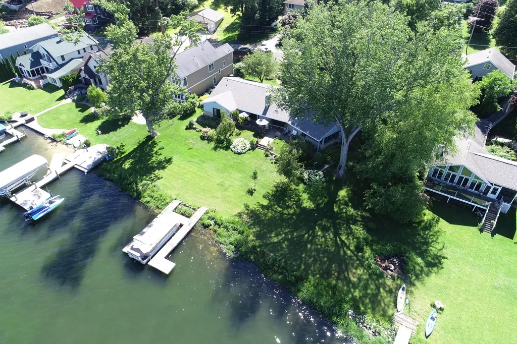 55895 Inn-d-inn Drive Silver Creek Township MI 49047