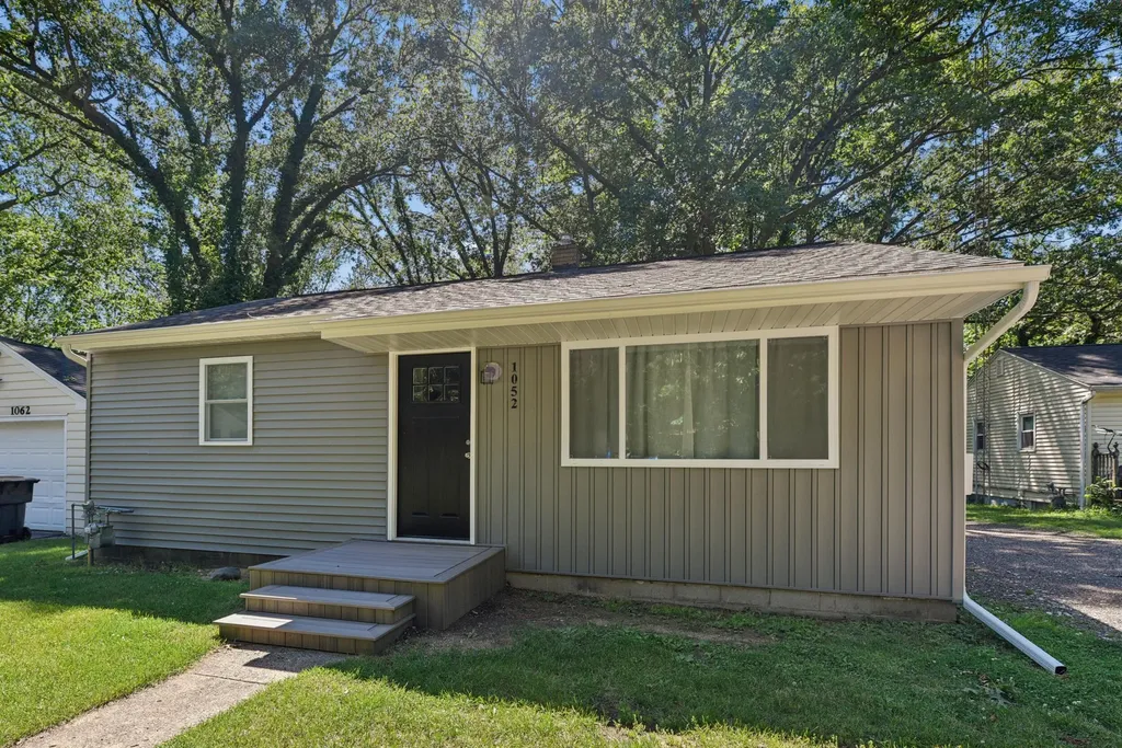 1052 Woodward Avenue St. Joseph Charter Township MI 49022