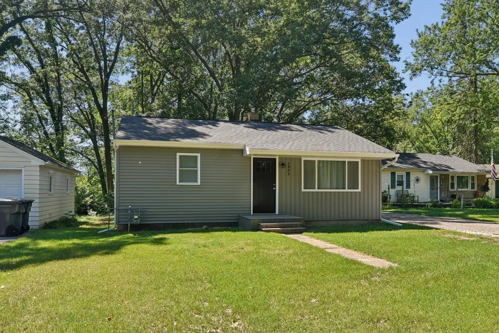 1052 Woodward Avenue St. Joseph Charter Township MI 49022