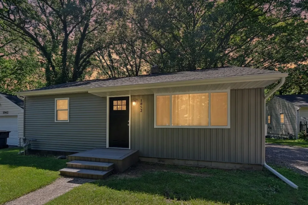 1052 Woodward Avenue St. Joseph Charter Township MI 49022