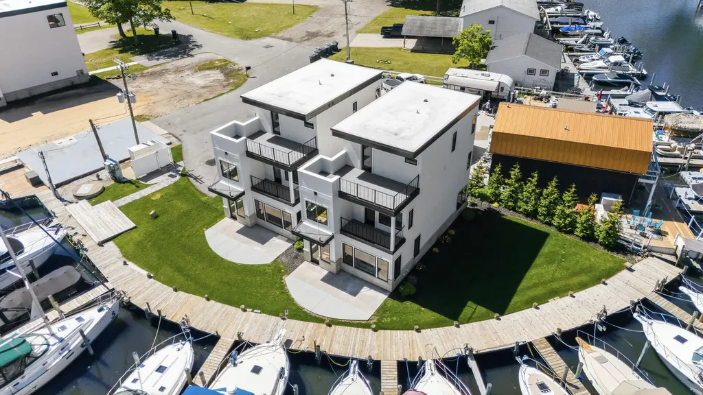 1 N Bailey Avenue South Haven City MI 49090