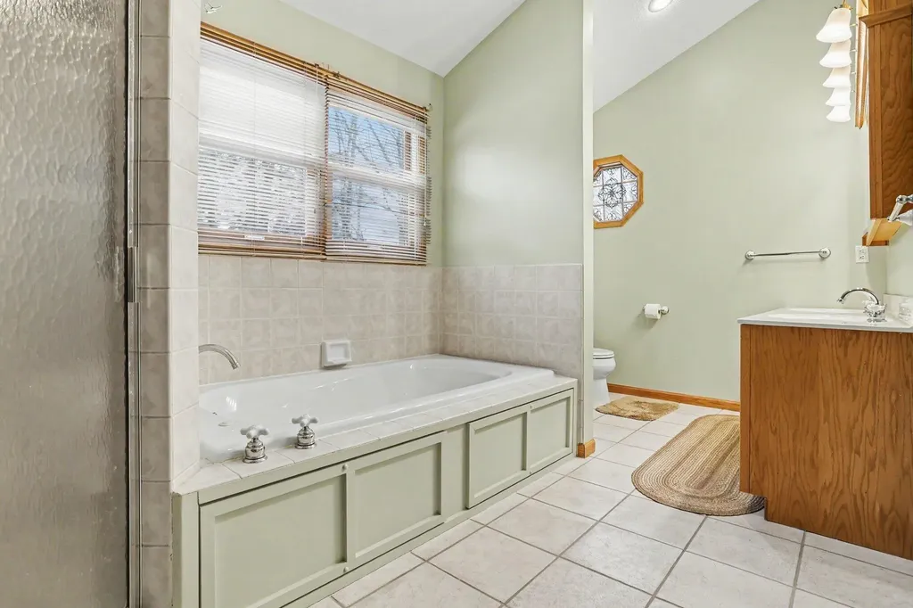 9895 Lakeview Drive Oronoko Charter Township MI 49103