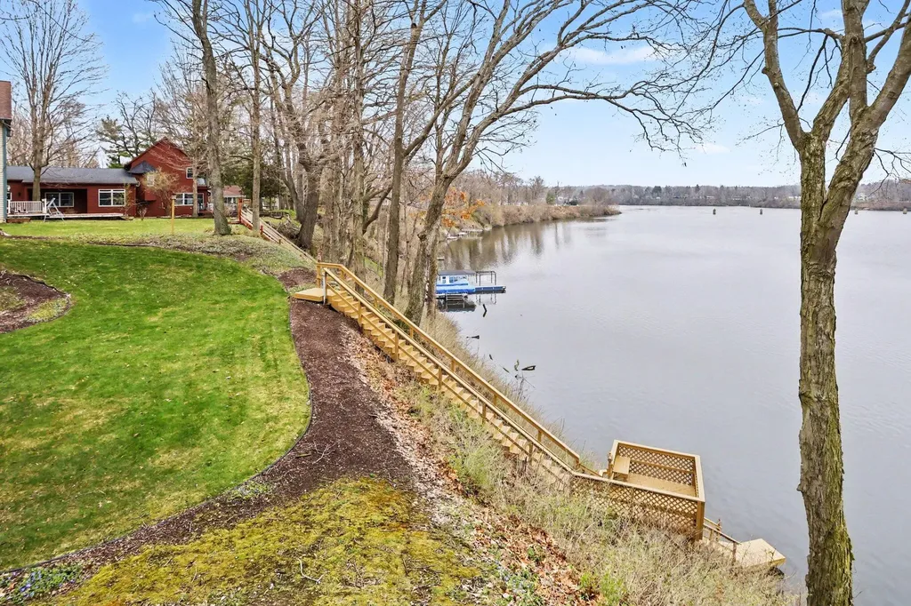 9895 Lakeview Drive Oronoko Charter Township MI 49103