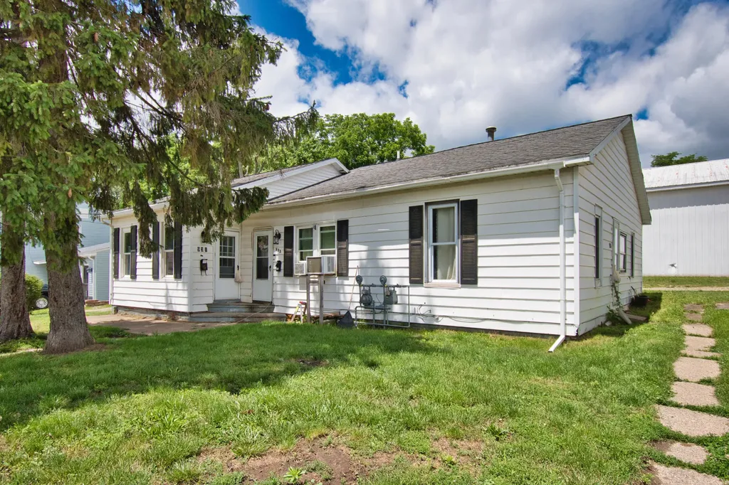 931 Cherry Street Niles City MI 49120