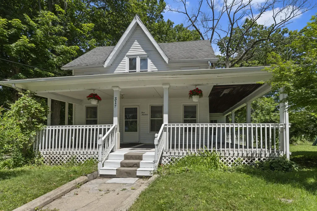 319 S 5th Street Niles City MI 49120